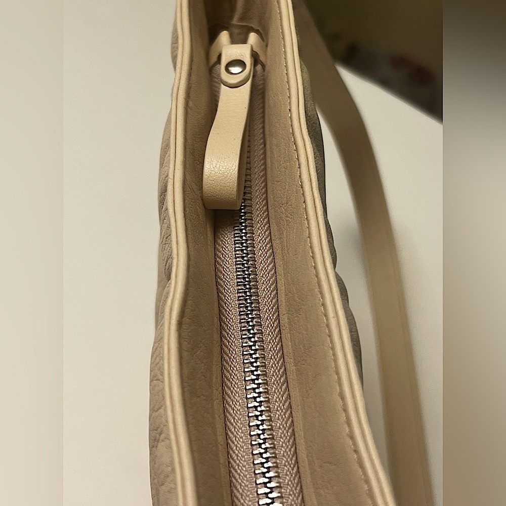 La CANADIENNE Quiet Luxury Cream Leather Handbag Crossbody Adjustable Strap - Picture 4 of 13